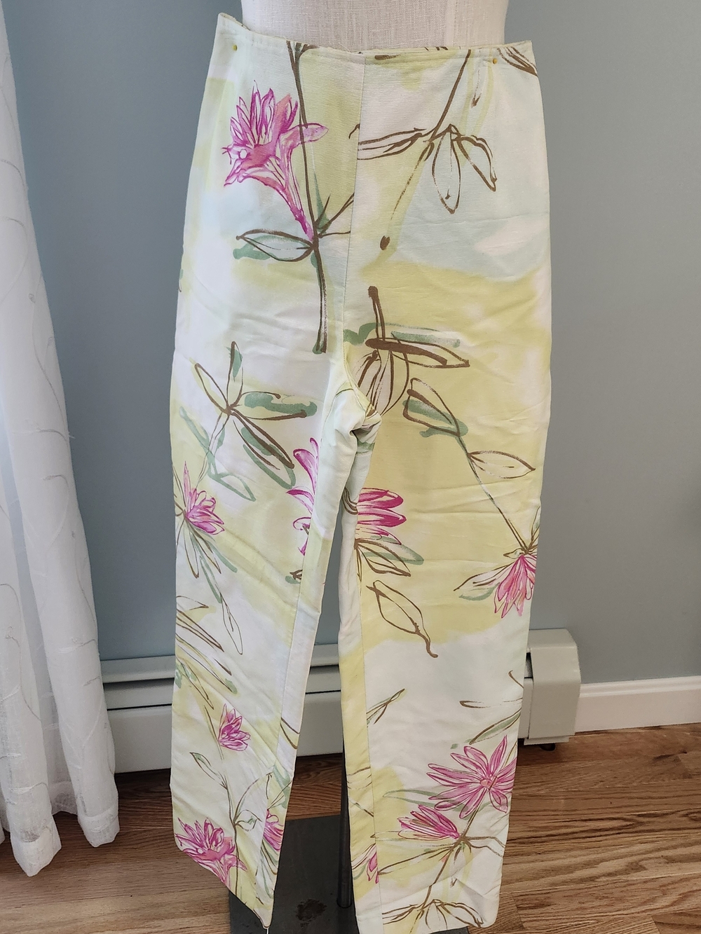 Neiman Marcus Floral Cropped Pants in Pastel Yellow, Pink & Green